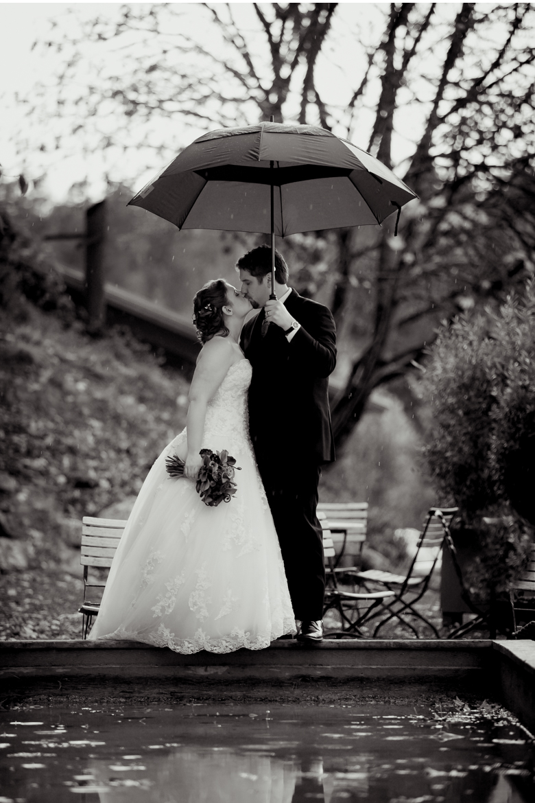 roche harbor winter wedding in rain with umbrella