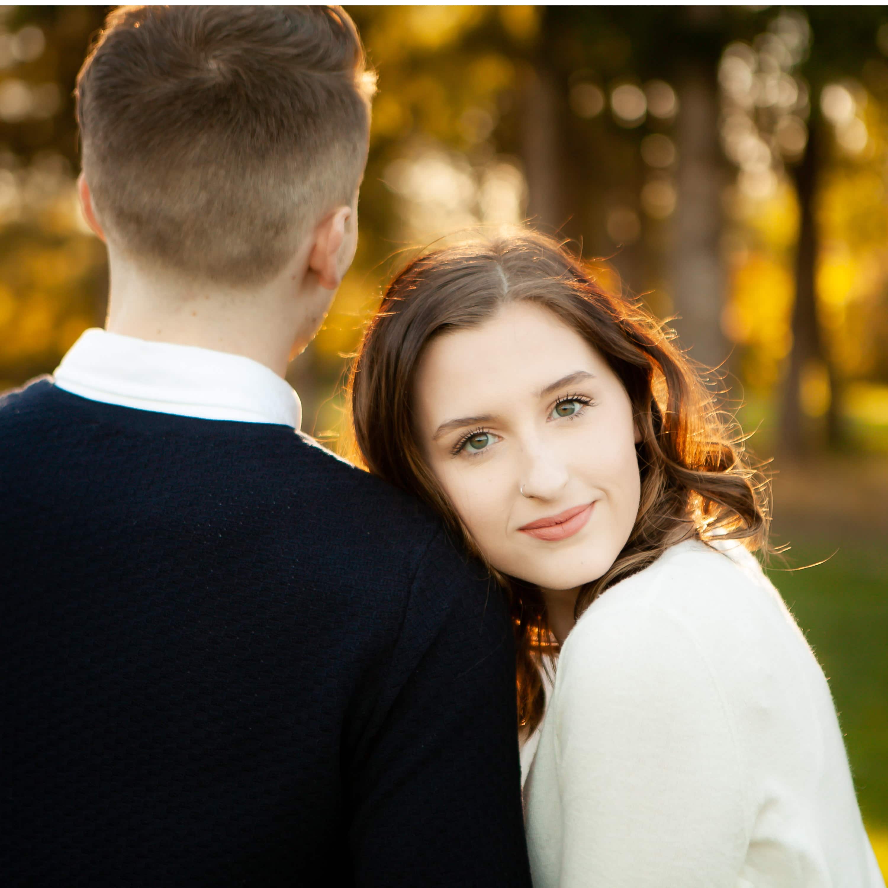 pnw adventure engagement session in bellingham wa fall photo inspiration Hovander close up